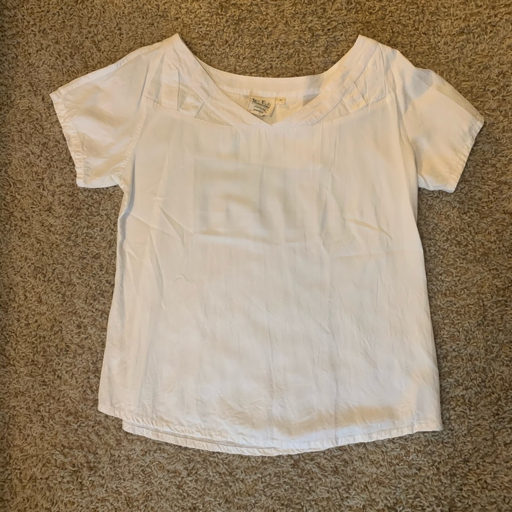 3 for $15🌿White detailed Go Fish Blouse